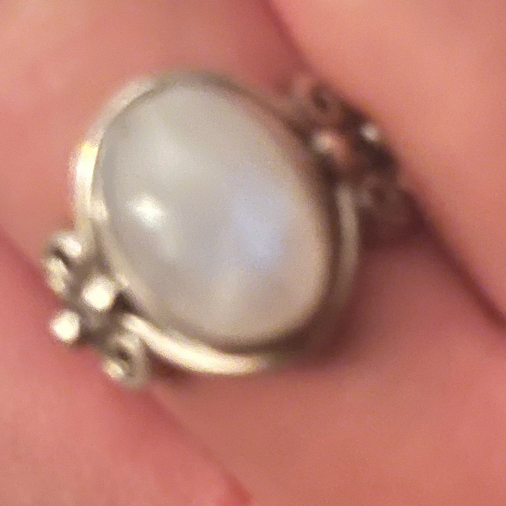 925 sterling silver moonstone ring vintage looking size 7 fits my middle finger - Picture 3 of 3
